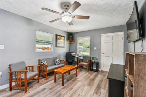 House in Mount Dora, Florida 3 bedrooms, 76.92 sq.m. № 1880731 - photo 23