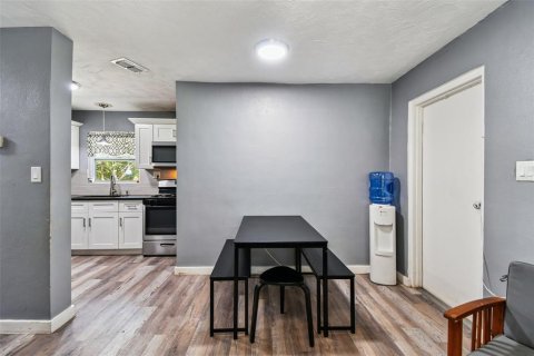 House in Mount Dora, Florida 3 bedrooms, 76.92 sq.m. № 1880731 - photo 7