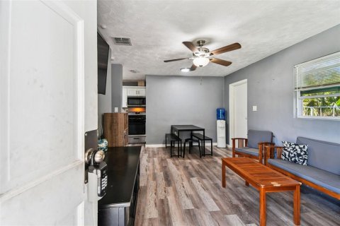 House in Mount Dora, Florida 3 bedrooms, 76.92 sq.m. № 1880731 - photo 3