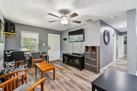 House in Mount Dora, Florida 3 bedrooms, 76.92 sq.m. № 1880731 - photo 6