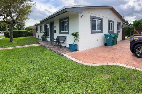 House in Miami Gardens, Florida 4 bedrooms, 164.44 sq.m. № 1868145 - photo 14