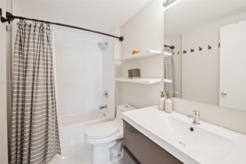 Copropriété à vendre à Miami, Floride: 2 chambres, 114.83 m2 № 1960480 - photo 24