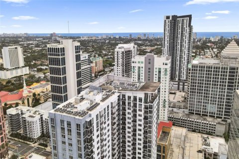 Condo in Fort Lauderdale, Florida, 2 bedrooms  № 2004271 - photo 14