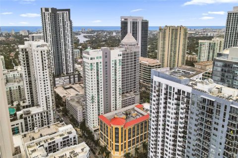 Condo in Fort Lauderdale, Florida, 2 bedrooms  № 2004271 - photo 13