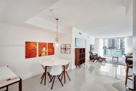 Condo in Fort Lauderdale, Florida, 2 bedrooms  № 2004271 - photo 22