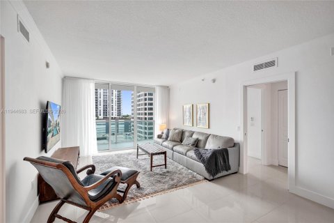 Condo in Fort Lauderdale, Florida, 2 bedrooms  № 2004271 - photo 25