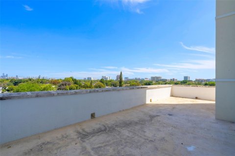 Condominio en venta en Miami, Florida, 2 dormitorios, 94.57 m2 № 1695432 - foto 19