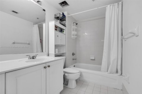 Condominio en venta en Miami, Florida, 2 dormitorios, 94.57 m2 № 1695432 - foto 12