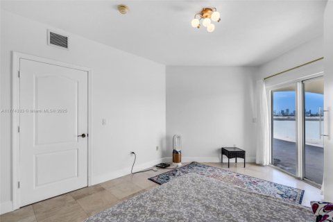 Condominio en venta en Miami, Florida, 2 dormitorios, 94.57 m2 № 1695432 - foto 14