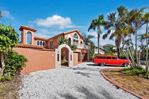 House in Longboat Key, Florida 3 bedrooms, 269.88 sq.m. № 1900882 - photo 1