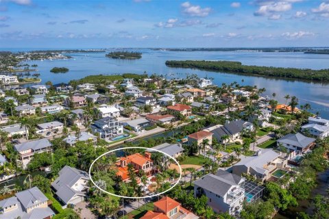 House in Longboat Key, Florida 3 bedrooms, 269.88 sq.m. № 1900882 - photo 2