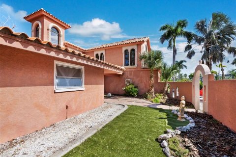 House in Longboat Key, Florida 3 bedrooms, 269.88 sq.m. № 1900882 - photo 12
