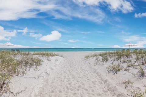 House in Longboat Key, Florida 3 bedrooms, 269.88 sq.m. № 1900882 - photo 6