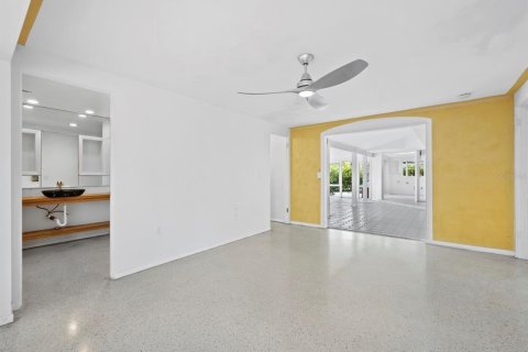 House in Longboat Key, Florida 3 bedrooms, 269.88 sq.m. № 1900882 - photo 28