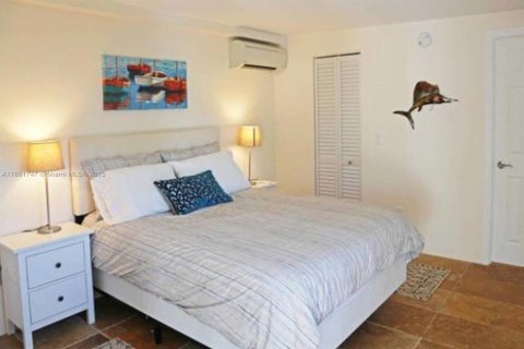 House in Dania Beach, Florida 3 bedrooms, 161.65 sq.m. № 1861992 - photo 8