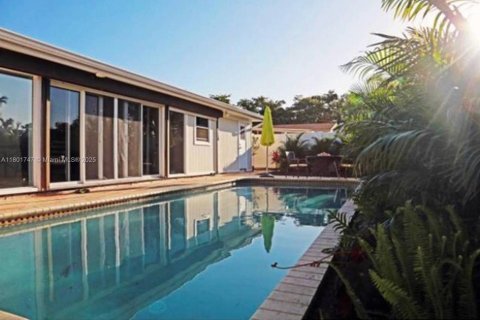 House in Dania Beach, Florida 3 bedrooms, 161.65 sq.m. № 1861992 - photo 14