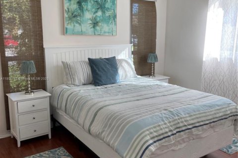 House in Dania Beach, Florida 3 bedrooms, 161.65 sq.m. № 1861992 - photo 6