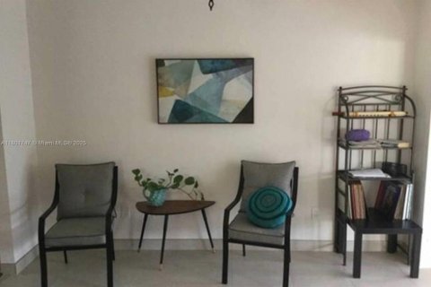 House in Dania Beach, Florida 3 bedrooms, 161.65 sq.m. № 1861992 - photo 11