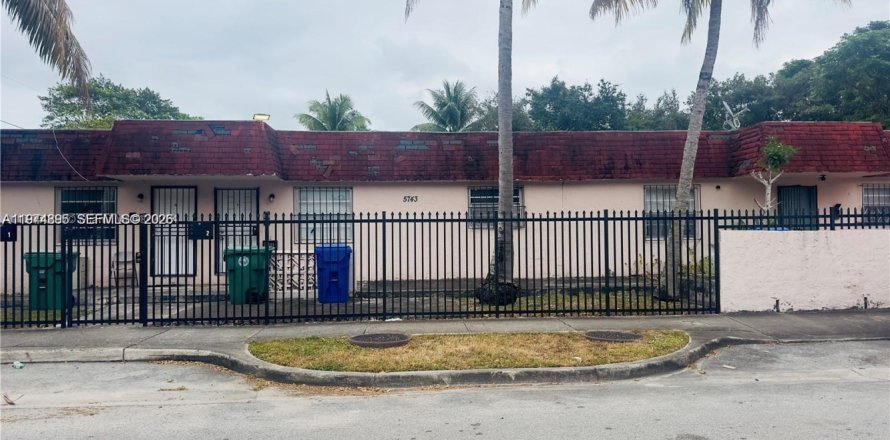 Immobilier commercial à Miami, Floride 267.56 m2 № 2036149