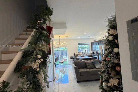 Touwnhouse à louer à Homestead, Floride: 3 chambres, 123.37 m2 № 2000173 - photo 4