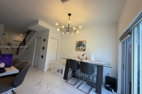 Touwnhouse à louer à Homestead, Floride: 3 chambres, 123.37 m2 № 2000173 - photo 5