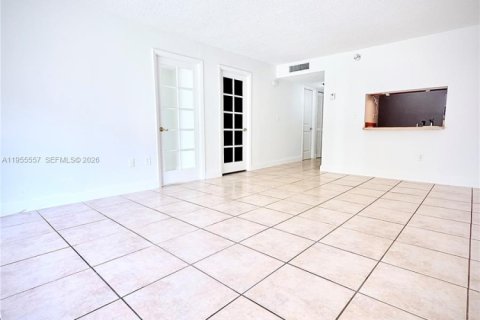 Condo in Miami, Florida, 1 bedroom  № 2010300 - photo 19