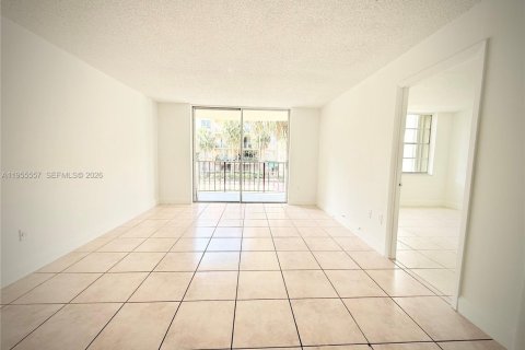Condo in Miami, Florida, 1 bedroom  № 2010300 - photo 8