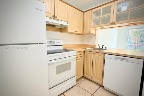 Condo in Miami, Florida, 1 bedroom  № 2010300 - photo 22