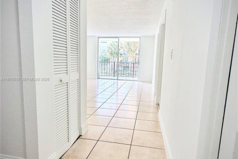 Condo in Miami, Florida, 1 bedroom  № 2010300 - photo 21