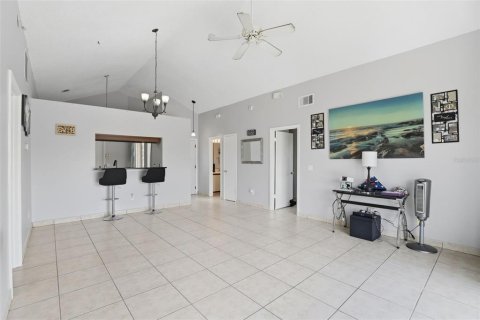 House in Orlando, Florida 2 bedrooms, 113.71 sq.m. № 1913942 - photo 8