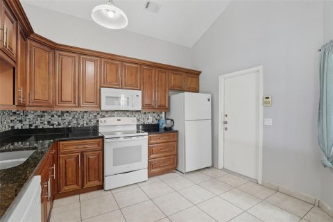Villa ou maison à louer à Orlando, Floride: 2 chambres, 113.71 m2 № 1913942 - photo 10