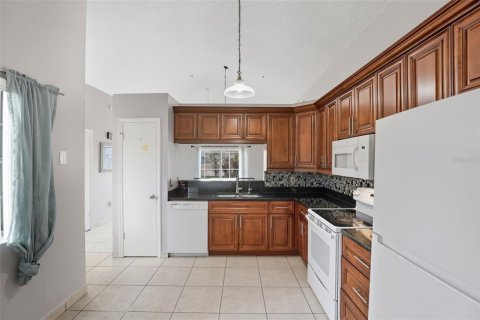House in Orlando, Florida 2 bedrooms, 113.71 sq.m. № 1913942 - photo 12