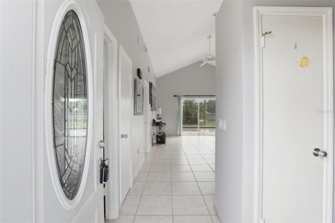 House in Orlando, Florida 2 bedrooms, 113.71 sq.m. № 1913942 - photo 4