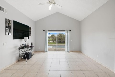 House in Orlando, Florida 2 bedrooms, 113.71 sq.m. № 1913942 - photo 6
