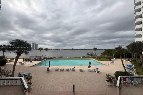 Condominio en venta en South Daytona, Florida, 2 dormitorios № 2036503 - foto 16