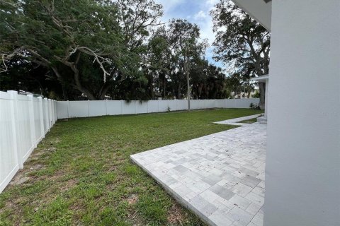 House in Saint Petersburg, Florida 3 bedrooms, 104.79 sq.m. № 1780885 - photo 8