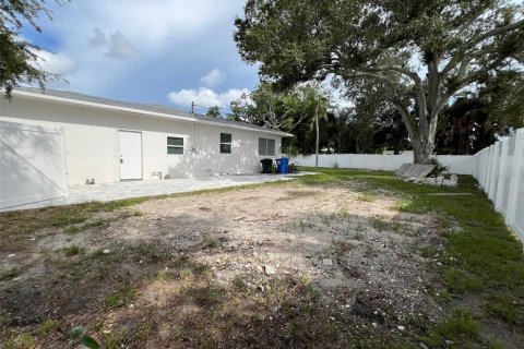 House in Saint Petersburg, Florida 3 bedrooms, 104.79 sq.m. № 1780885 - photo 4
