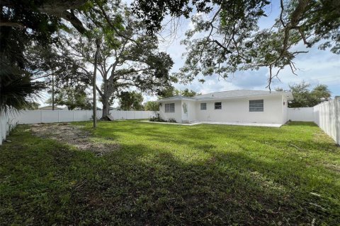 House in Saint Petersburg, Florida 3 bedrooms, 104.79 sq.m. № 1780885 - photo 7