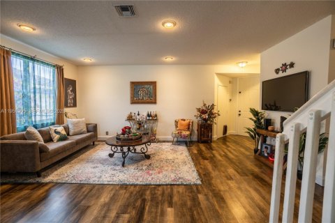 Casa en venta en Coral Springs, Florida, 4 dormitorios, 219.06 m2 № 2011184 - foto 6