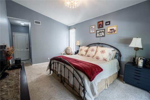 Casa en venta en Coral Springs, Florida, 4 dormitorios, 219.06 m2 № 2011184 - foto 20