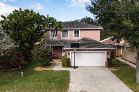 Casa en Coral Springs, Florida 4 dormitorios, 219.06 m2 № 2011184