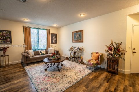 Casa en venta en Coral Springs, Florida, 4 dormitorios, 219.06 m2 № 2011184 - foto 7