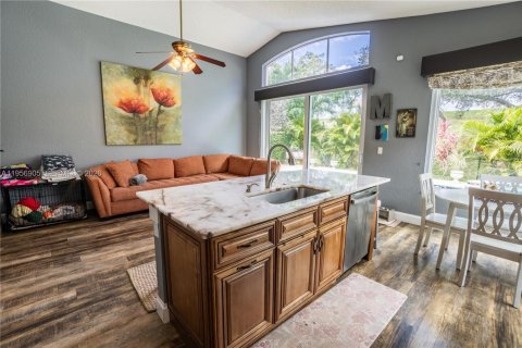 Casa en venta en Coral Springs, Florida, 4 dormitorios, 219.06 m2 № 2011184 - foto 14