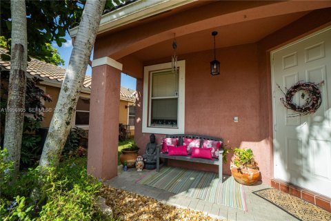 Casa en venta en Coral Springs, Florida, 4 dormitorios, 219.06 m2 № 2011184 - foto 3