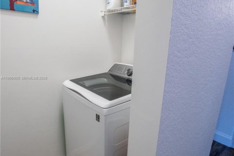 Casa en venta en Coral Springs, Florida, 4 dormitorios, 219.06 m2 № 2011184 - foto 18