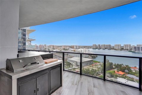 Condominio en venta en Sunny Isles Beach, Florida, 4 dormitorios, 294.59 m2 № 1985351 - foto 11