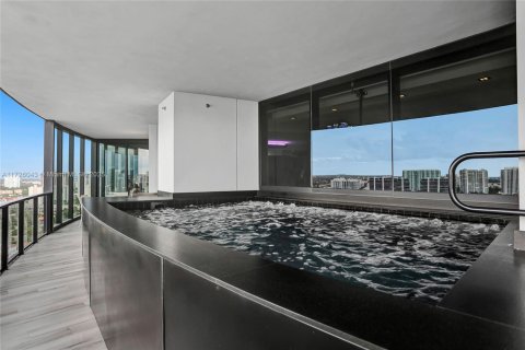 Condominio en venta en Sunny Isles Beach, Florida, 4 dormitorios, 294.59 m2 № 1985351 - foto 10