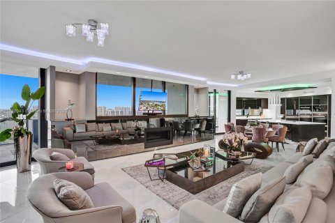 Condominio en venta en Sunny Isles Beach, Florida, 4 dormitorios, 294.59 m2 № 1985351 - foto 1