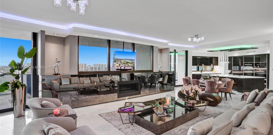 Condominio en Sunny Isles Beach, Florida, 4 dormitorios № 1985351