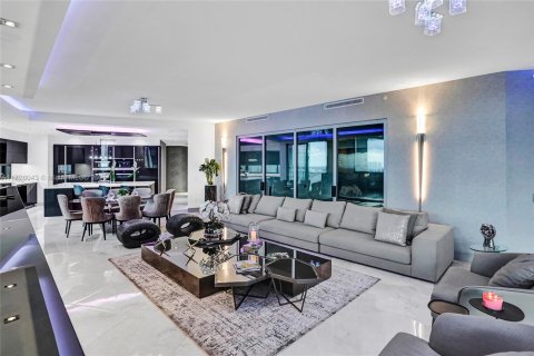 Condominio en venta en Sunny Isles Beach, Florida, 4 dormitorios, 294.59 m2 № 1985351 - foto 2